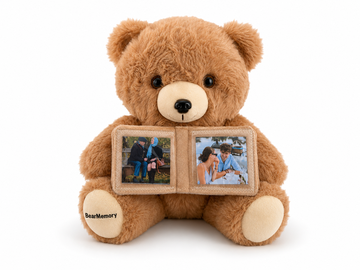 Memory Bear teddybeer met gevuld fotoboekje, vooraanzicht